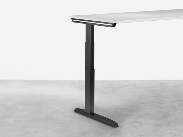Höhenverstellbarer Steh-Sitz-Schreibtisch Thales Premium | Hund Möbelwerke